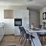 Vratovic Apartment *